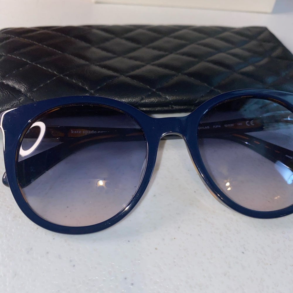 Kate Spade ♠️ Blue Sunglasses with Quilted Case - Picture 2 of 6